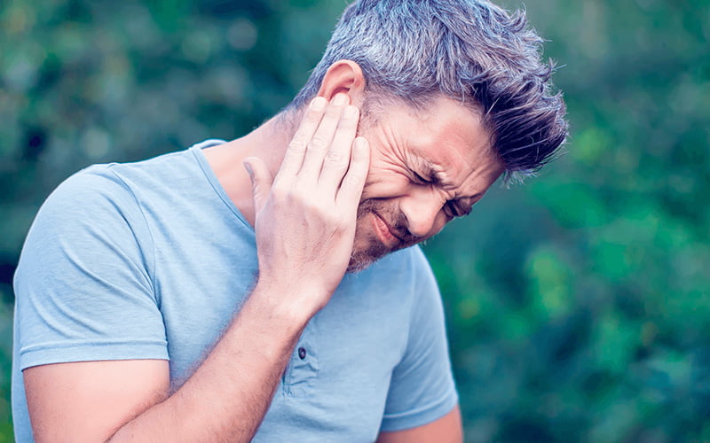 Mengapa orang selesema teruk  atau sakit tekak kebiasaannya mengalami kurang dengar?